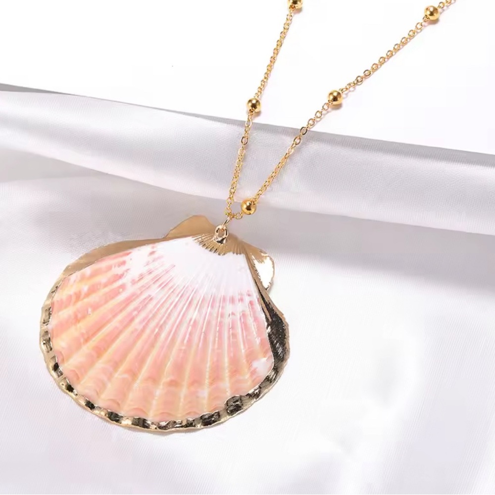 🫧Gold and Pink Shell Pendant Necklace🫧